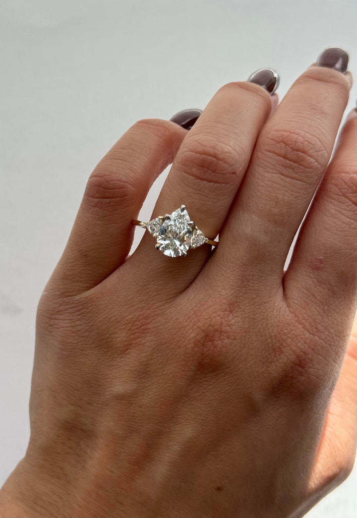 Beber-Pear Shape Lab Yellow Gold Diamond Ring, Trillion Side Stones, Female Hand