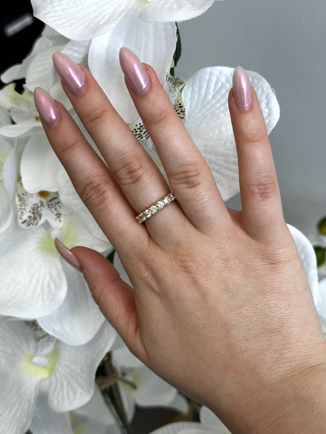 Guernica - Round Cut Lab Yellow Gold Diamond - U Prong Eternity Band, Female Hand