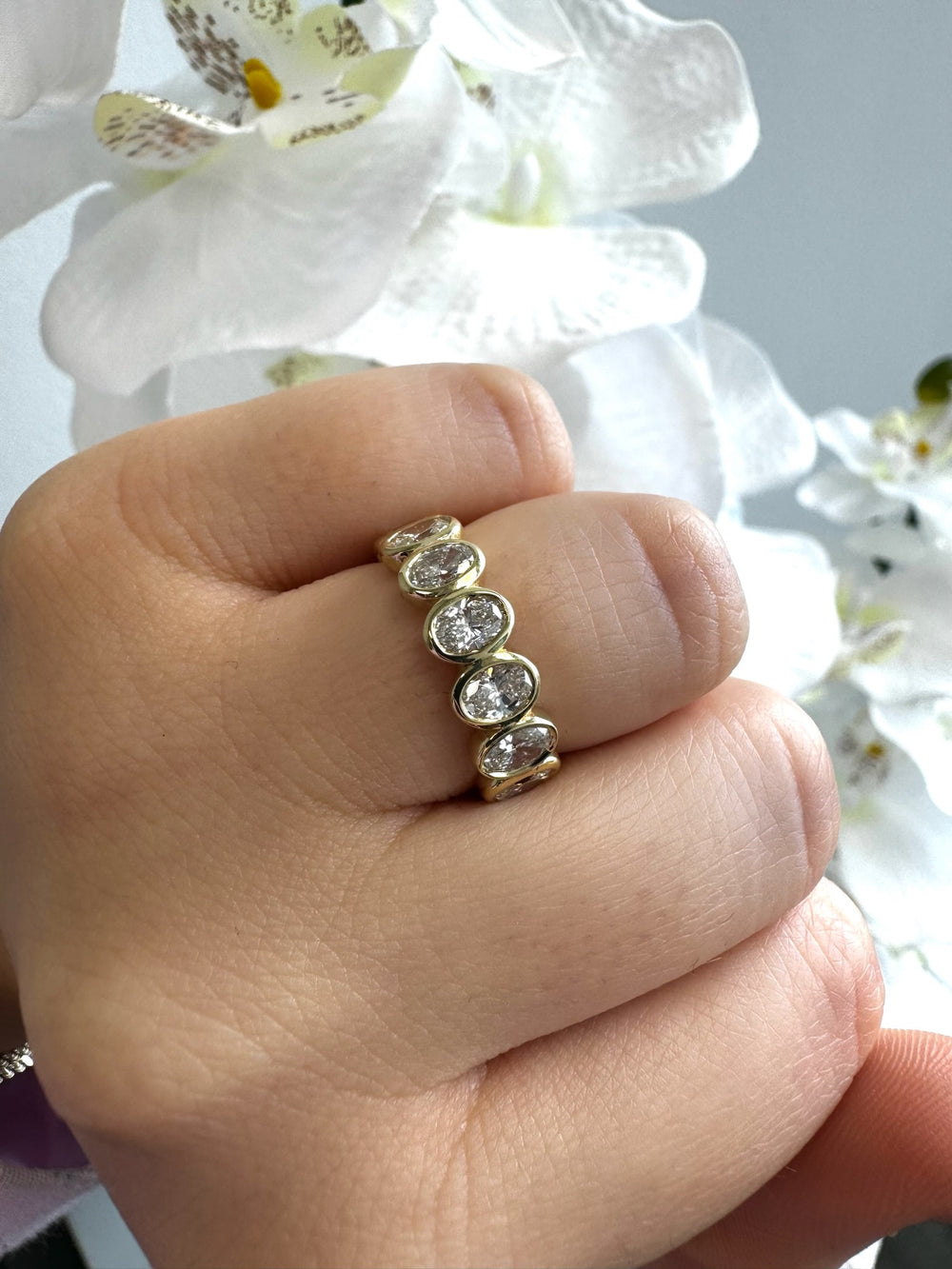 lab-grown diamond engagement ring close-up