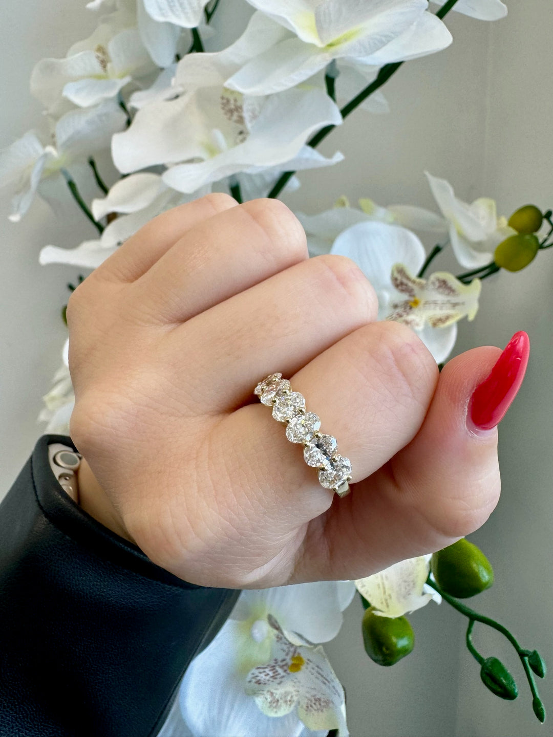 Llívia-Oval Cut Lab Yellow Gold Diamond Semi/Halfway Eternity Band, Female Hand