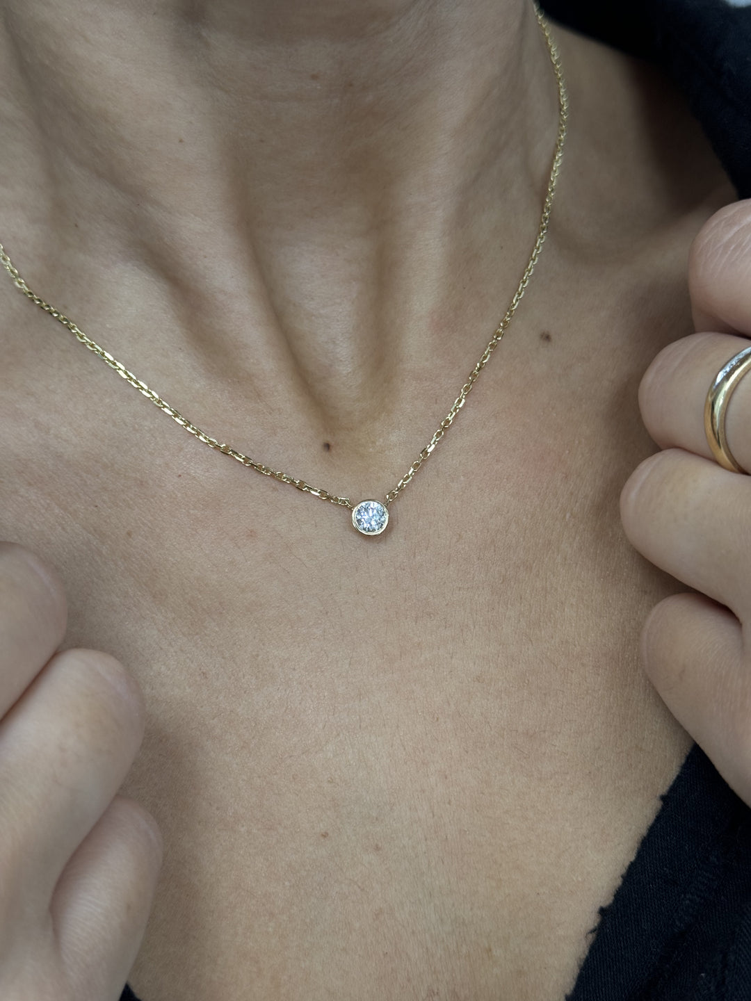Round Shape Bezel Set Lab Grown Diamond Pendant