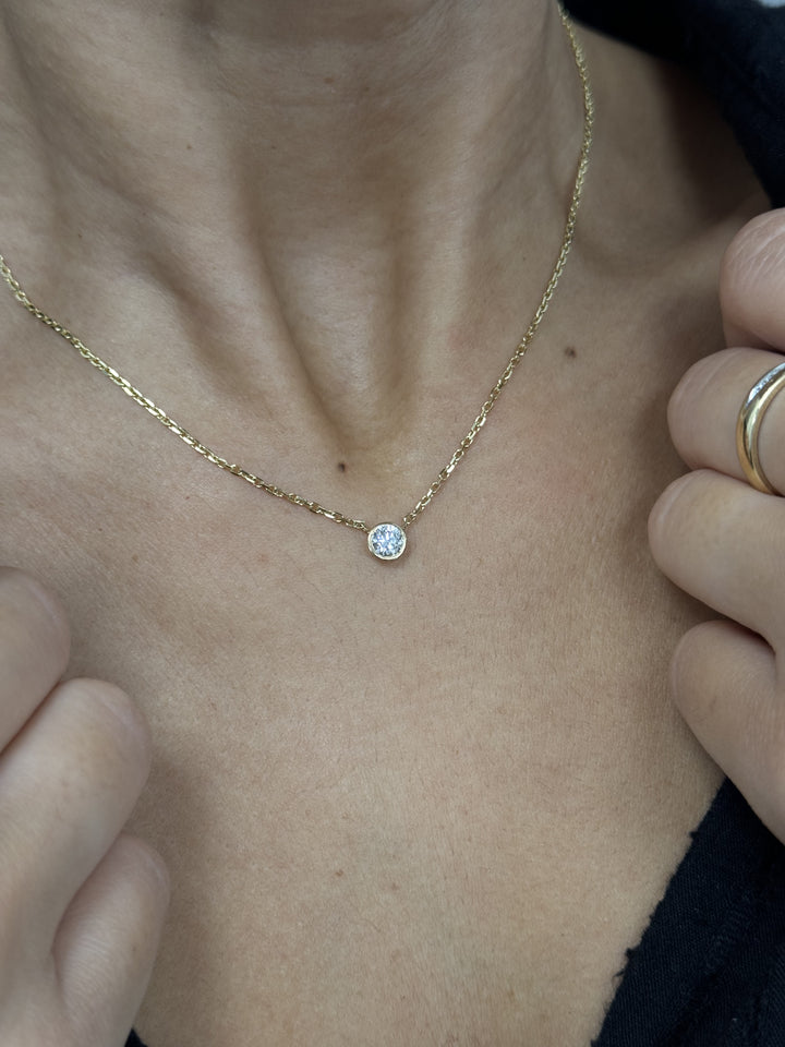 Round Shape Bezel Set Lab Grown Diamond Pendant