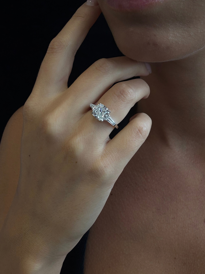 Oval-Cut Diamond Eternity Band in White Gold Featuring a Continuous Row of Oval Diamonds in a Classic Prong Setting
