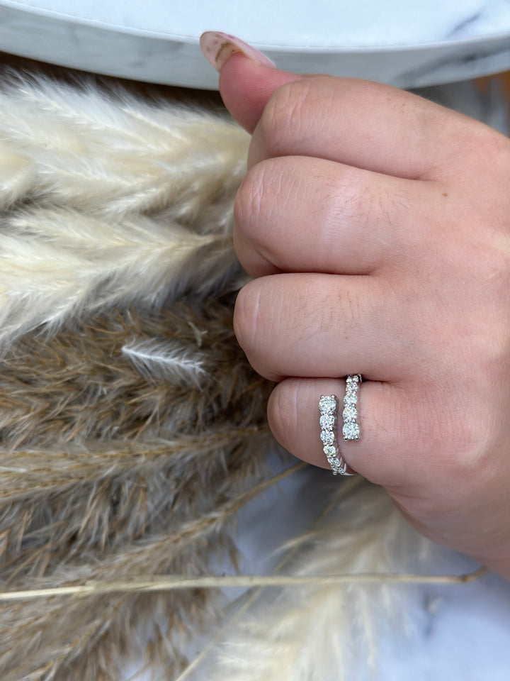 Graduated Round Cut Lab-Grown Diamond Wrap Ring
