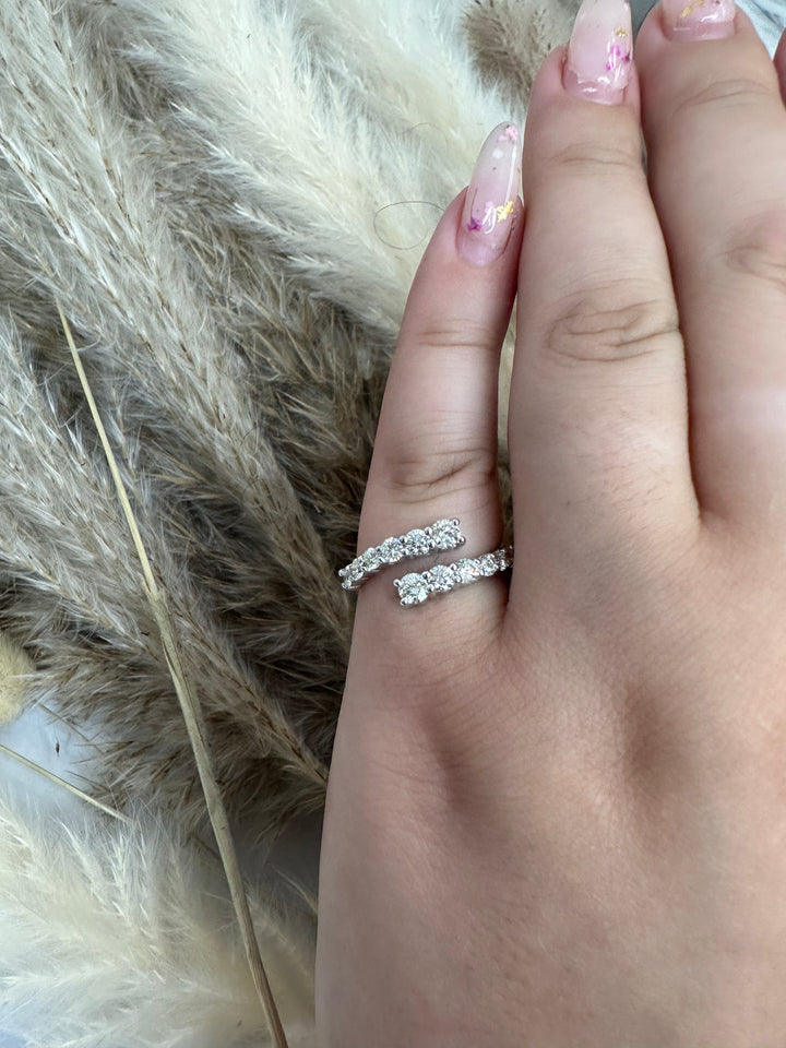 Graduated Round Cut Lab-Grown Diamond Wrap Ring, White