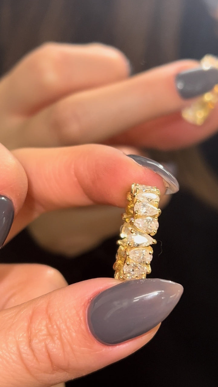 Lorca - Pear Lab Yellow Gold Diamond Eternity Band in Women Hand