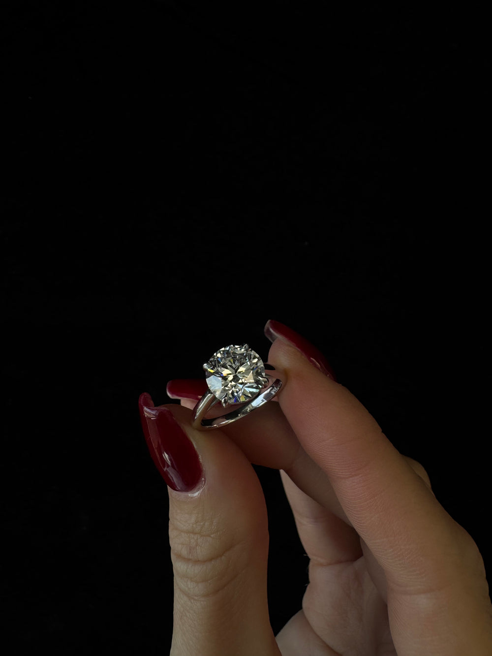 Round cut solitaire lab-grown diamond engagement ring in 14K rose gold, LDRD202.