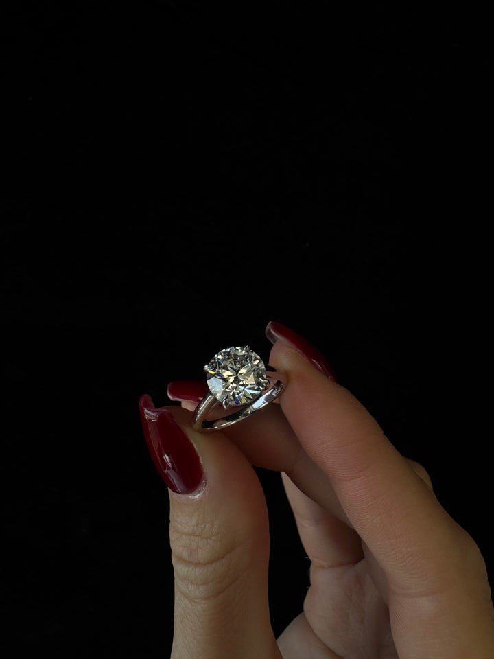 Round cut solitaire lab-grown diamond engagement ring in 14K rose gold, LDRD202.