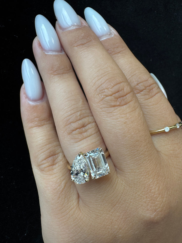Toi et Moi - Emerald and Pear Shape Lab-Grown Diamond Engagement Ring
