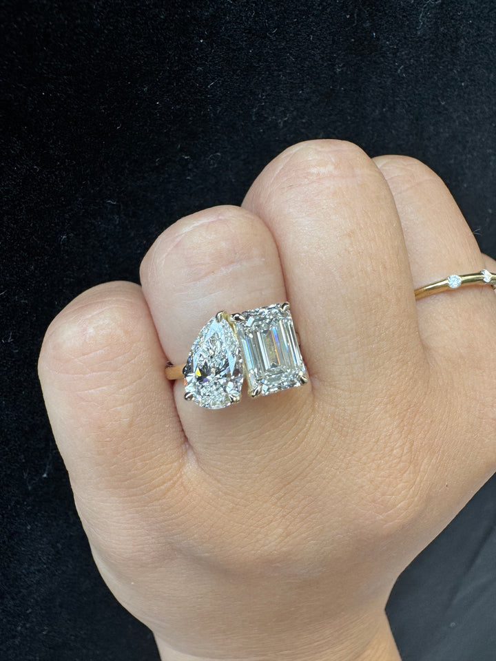 Toi et Moi - Emerald and Pear Shape Lab-Grown Diamond Engagement Ring