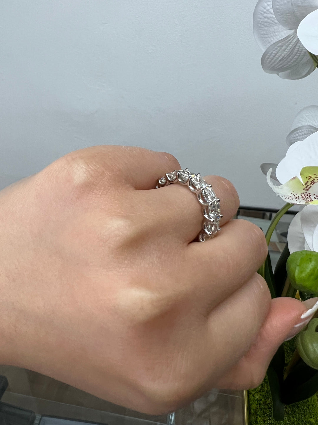 Utrera-Asscher Lab Yellow Gold Diamond Eternity Band, Hand Side Profile